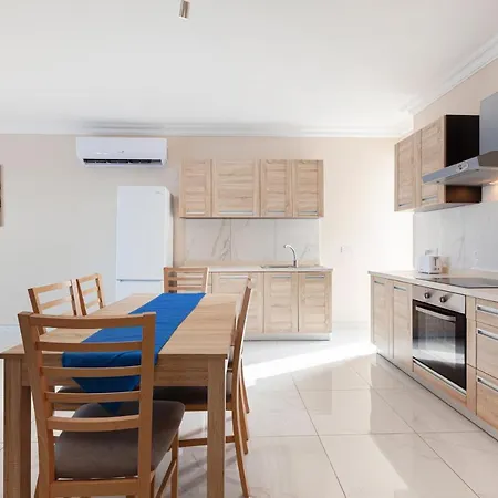 High Floor Seafront Penthouse, Opp & Wifi Ac By 360 Estates *