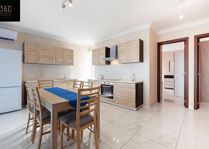 Apartment High Floor Seafront Penthouse, Opp & Wifi Ac By 360 Estates *