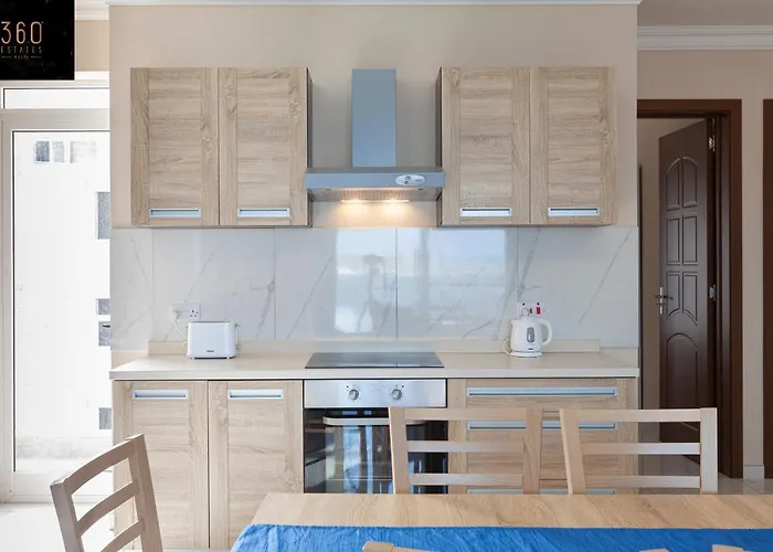 High Floor Seafront Penthouse, Opp & Wifi Ac By 360 Estates *