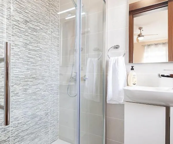 Apartment High Floor Seafront Penthouse, Opp & Wifi Ac By 360 Estates