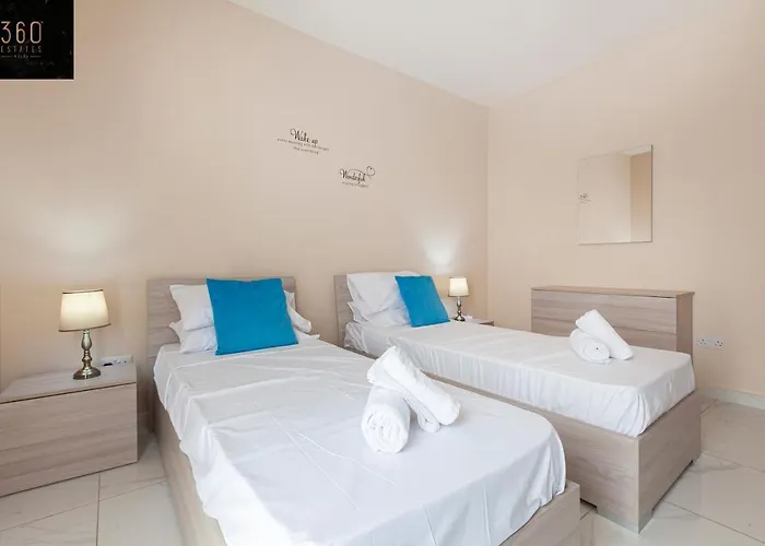 High Floor Seafront Penthouse, Opp & Wifi Ac By 360 Estates *