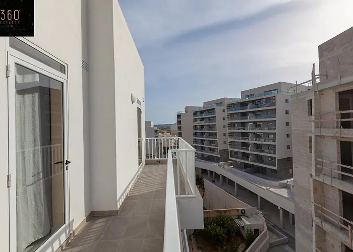 High Floor Seafront Penthouse, Opp & Wifi Ac By 360 Estates * St. Paul's Bay