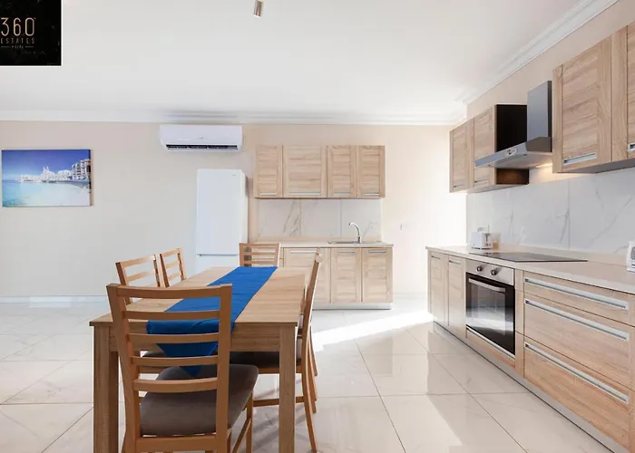 High Floor Seafront Penthouse, Opp & Wifi Ac By 360 Estates *