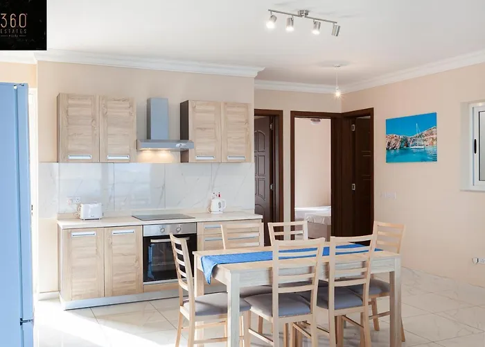 High Floor Seafront Penthouse, Opp & Wifi Ac By 360 Estates *