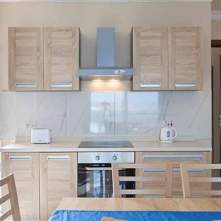 High Floor Seafront Penthouse, Opp & Wifi Ac By 360 Estates *